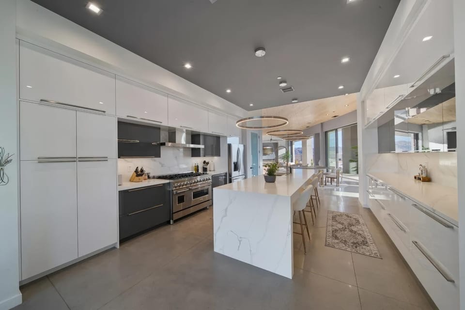 Joshua Tree Elysium - Pool, Pickleball & Hot Tub House in Yucca Valley