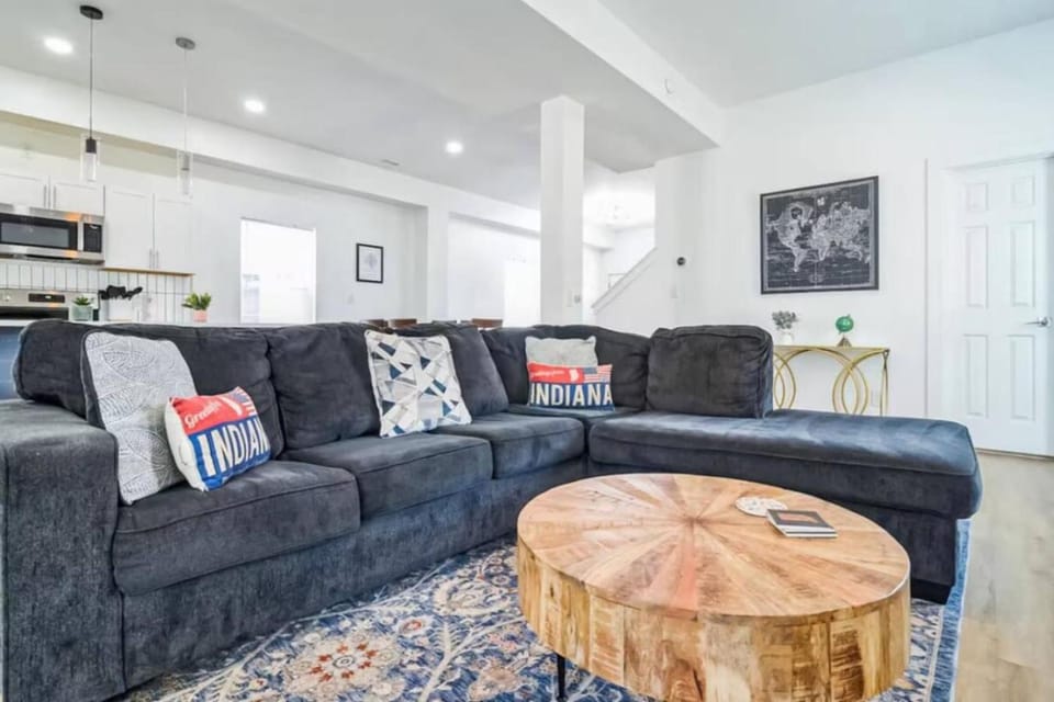 Large 4BR Indianapolis Home with Hot Tub Pool Table Sleeps 16 Plus Pet Friendly House in Indianapolis