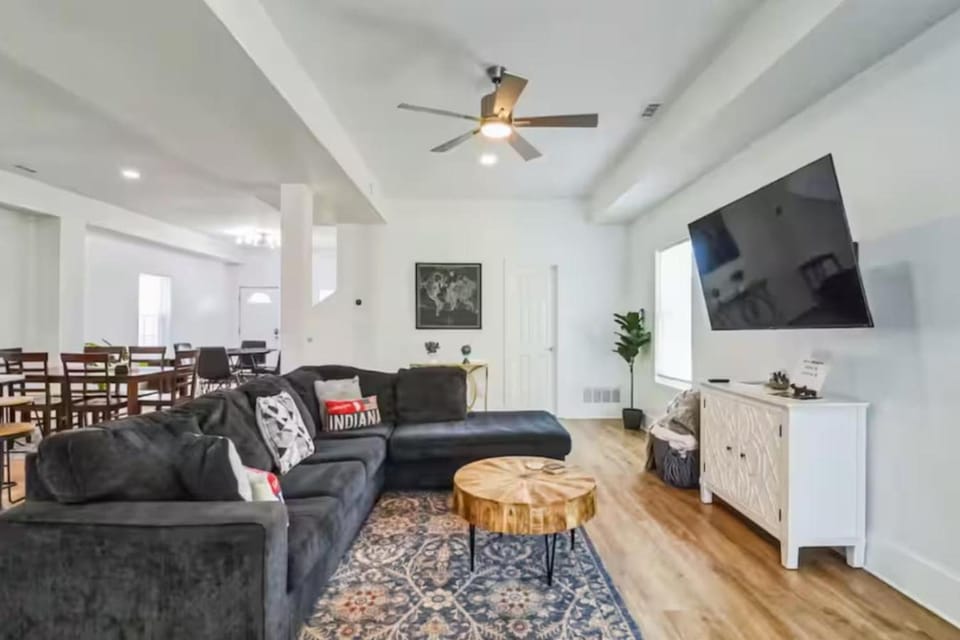 Large 4BR Indianapolis Home with Hot Tub Pool Table Sleeps 16 Plus Pet Friendly House in Indianapolis