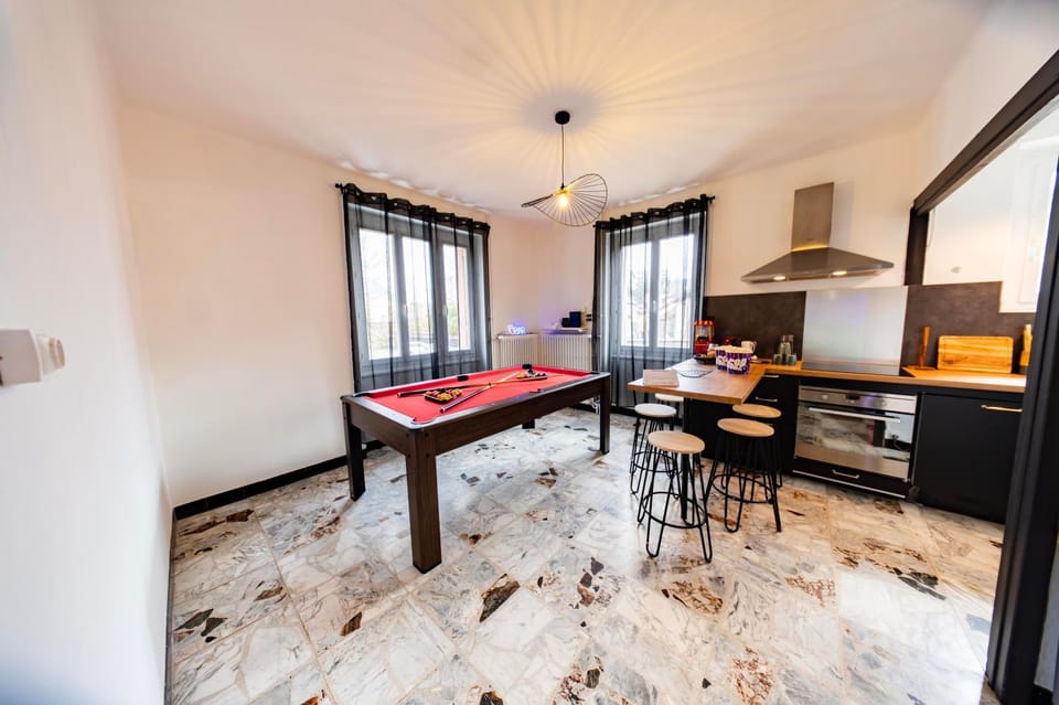 Dining area, minibar, pet friendly, stove