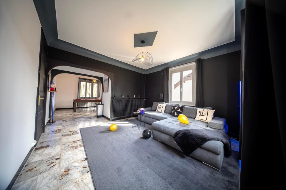 TV and multimedia, Living room, Seating area