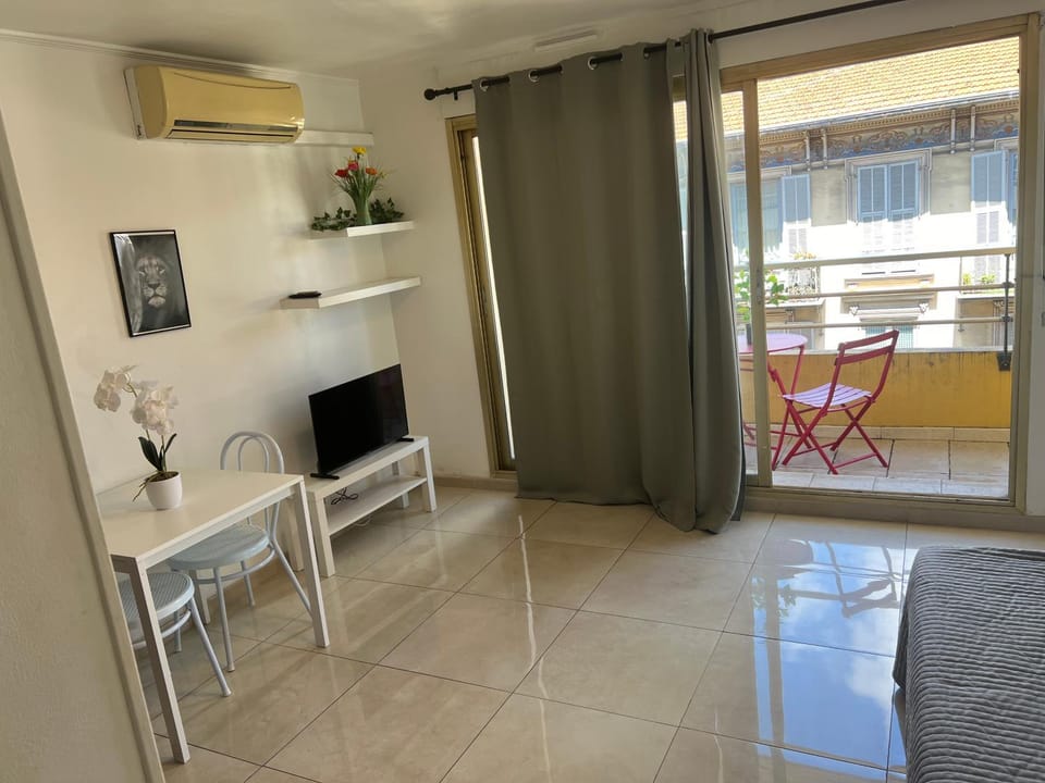 Studio port plage Apartment in Nice