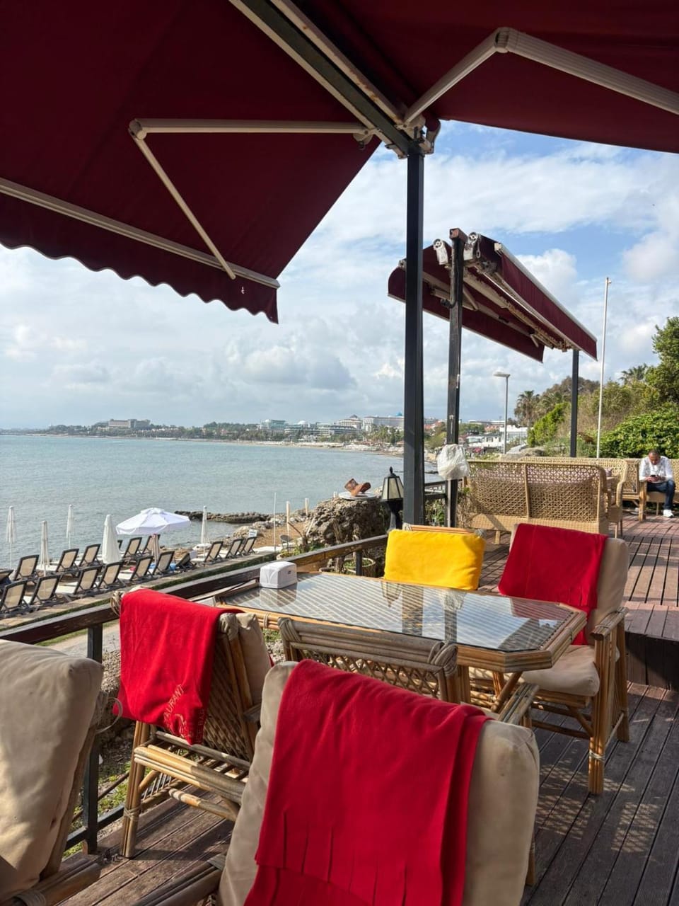 Patio, Restaurant/places to eat, Day, People, Natural landscape, View (from property/room), Balcony/Terrace, Living room, Food and drinks, Seating area, Lake view, River view, Sea view, Breakfast, Continental breakfast, Alcoholic drinks, Non alcoholic drinks