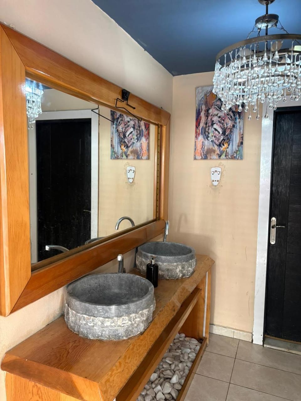 Toilet, bidet, towels