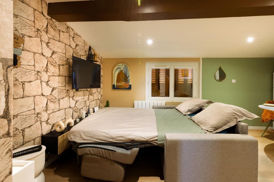 Bed, Night, Living room