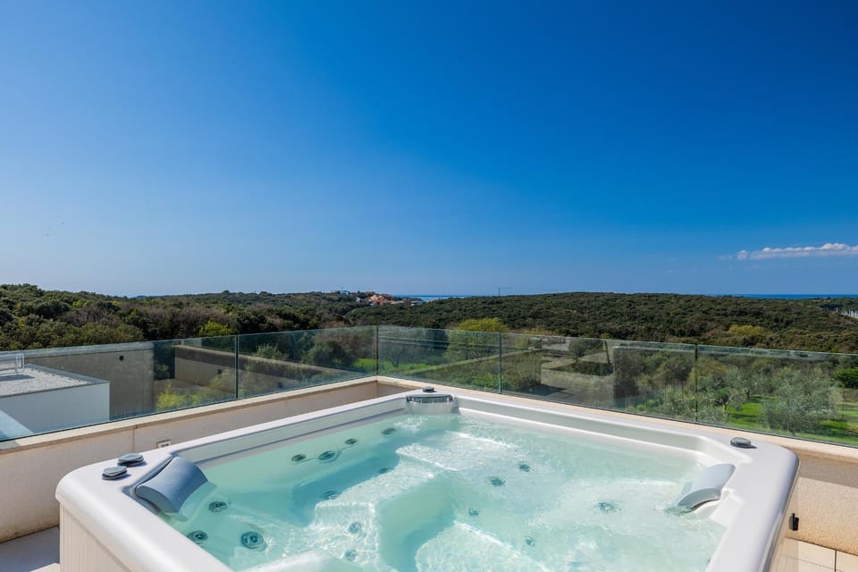 Luxury Villa PS Deluxe in Pula for 8 persons with 60 m2 heated pool, wellness & sea view Villa in Pula