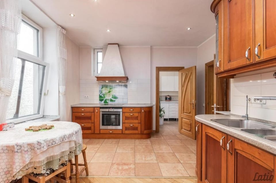 Kitchen or kitchenette, Kitchen or kitchenette, Dining area, dishwasher, oven, stove