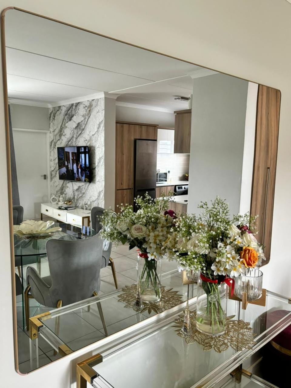 Kitchen or kitchenette, Living room, Dining area