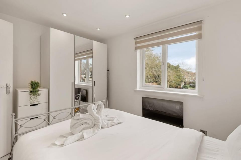 1 Bed Flat Near ExCel, DLR & City Airport Apartment in London