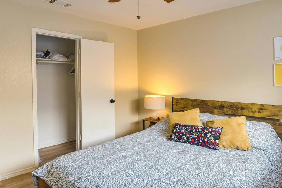 Quiet Stay for Work Trip or Getaways in Waxahachie House in Waxahachie