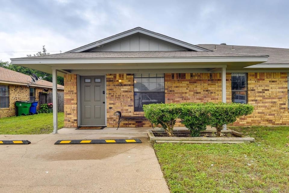 Quiet Stay for Work Trip or Getaways in Waxahachie House in Waxahachie