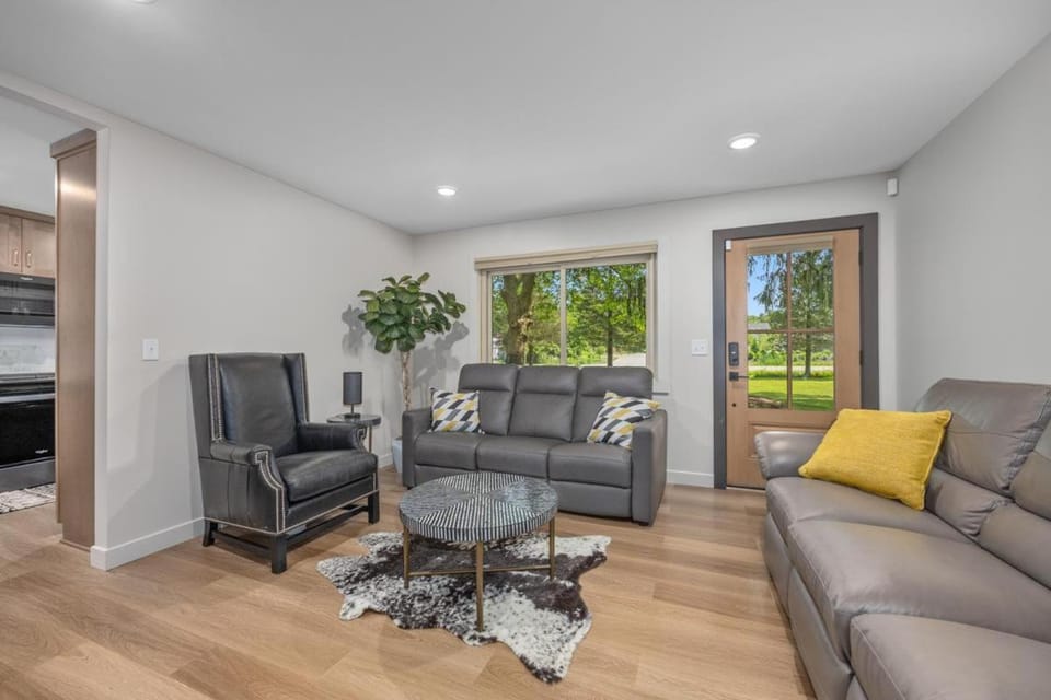 The Pines – Modern, Pet-Friendly Retreat Steps from Wedding Venue | Hot Tub & Bike Trail Access House in Saugatuck