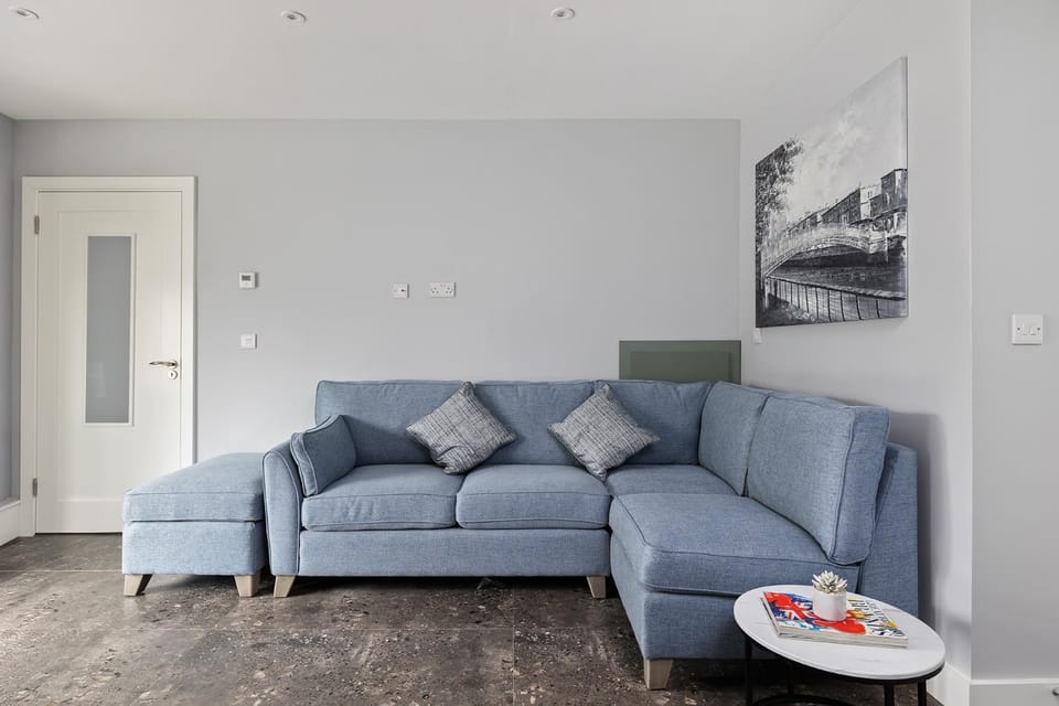 Communal lounge/ TV room, Living room, Seating area