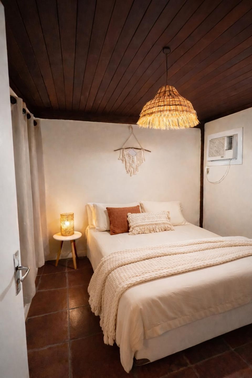 Bed, Photo of the whole room, Bedroom, air conditioner