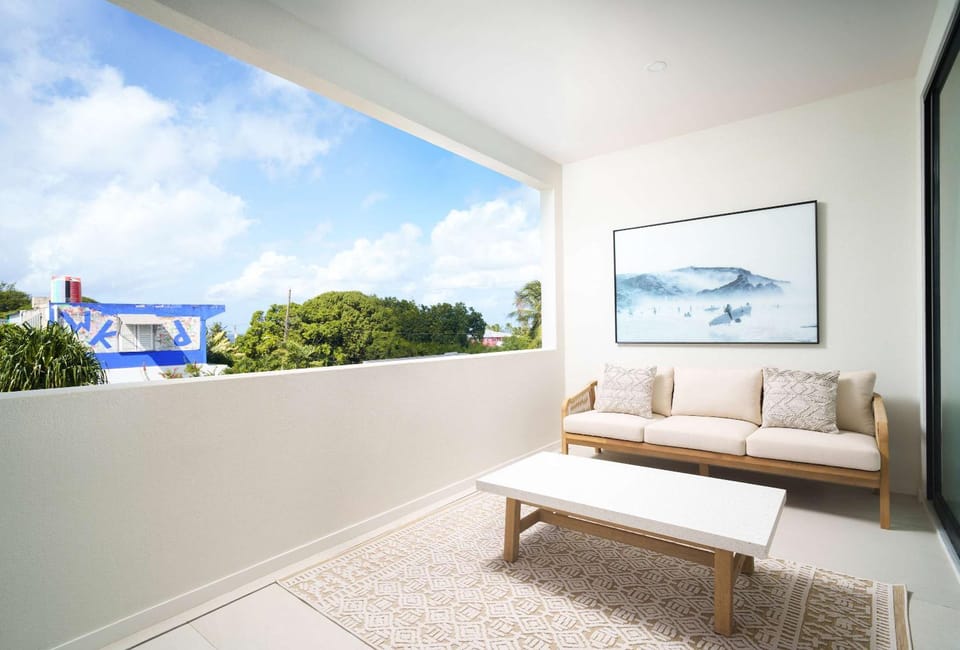 Elegant 2BR Pool Villa Beach 5min Holetown House in Saint James