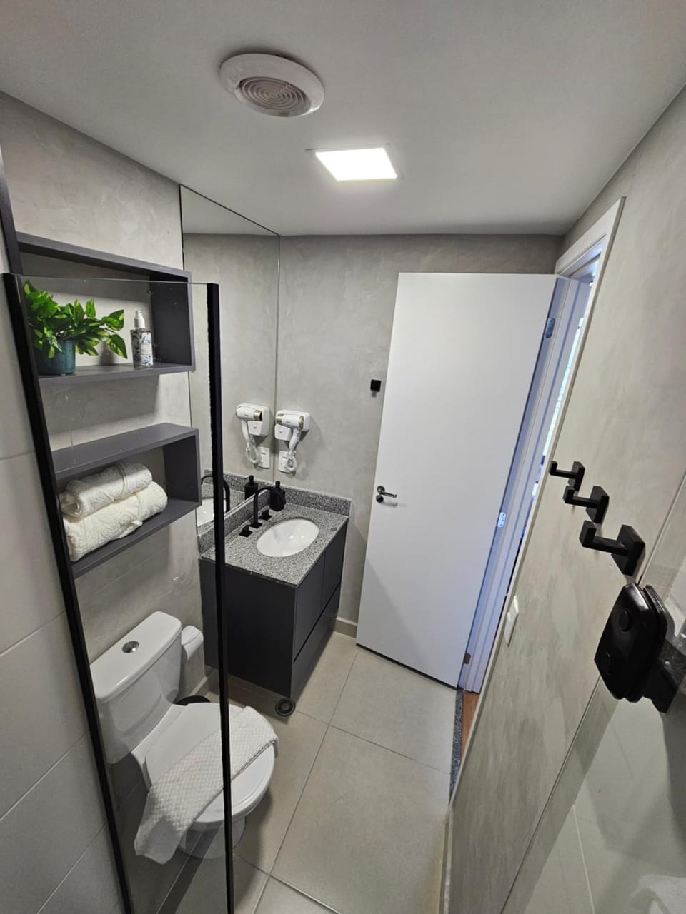 Shower, Toilet, Bathroom, towels