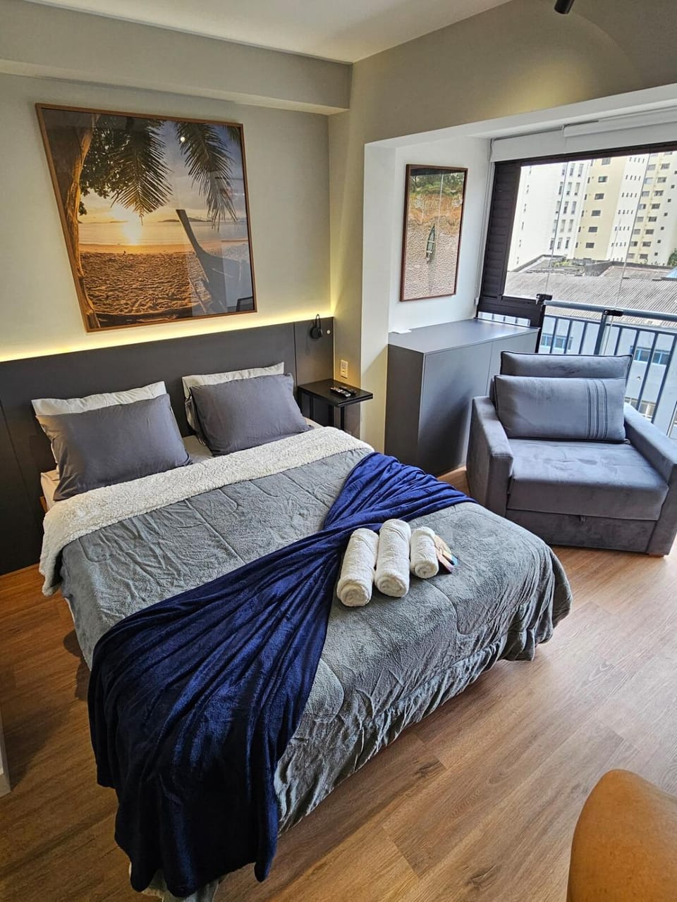 Bed, Photo of the whole room, Bedroom, towels