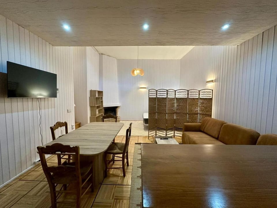 TV and multimedia, Dining area
