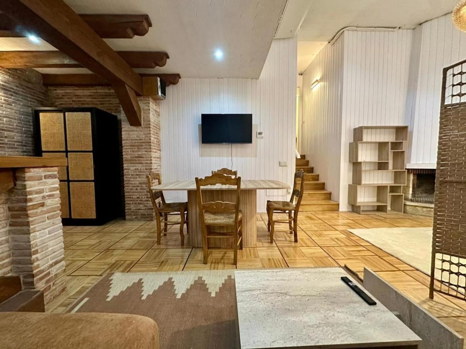 Communal lounge/ TV room, TV and multimedia, Living room, Seating area, Dining area, Evening entertainment