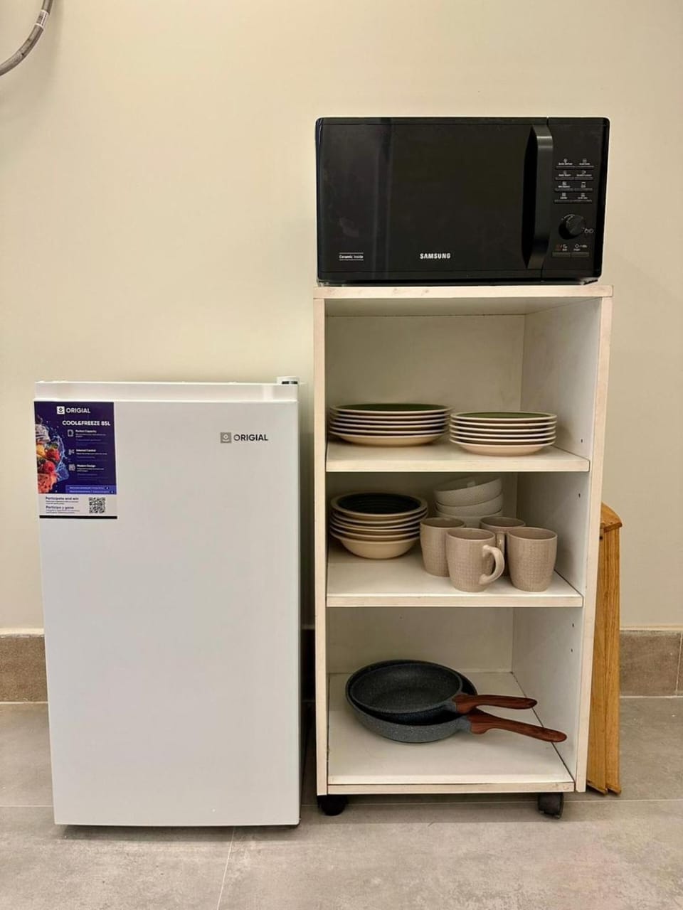 Kitchen or kitchenette, minibar