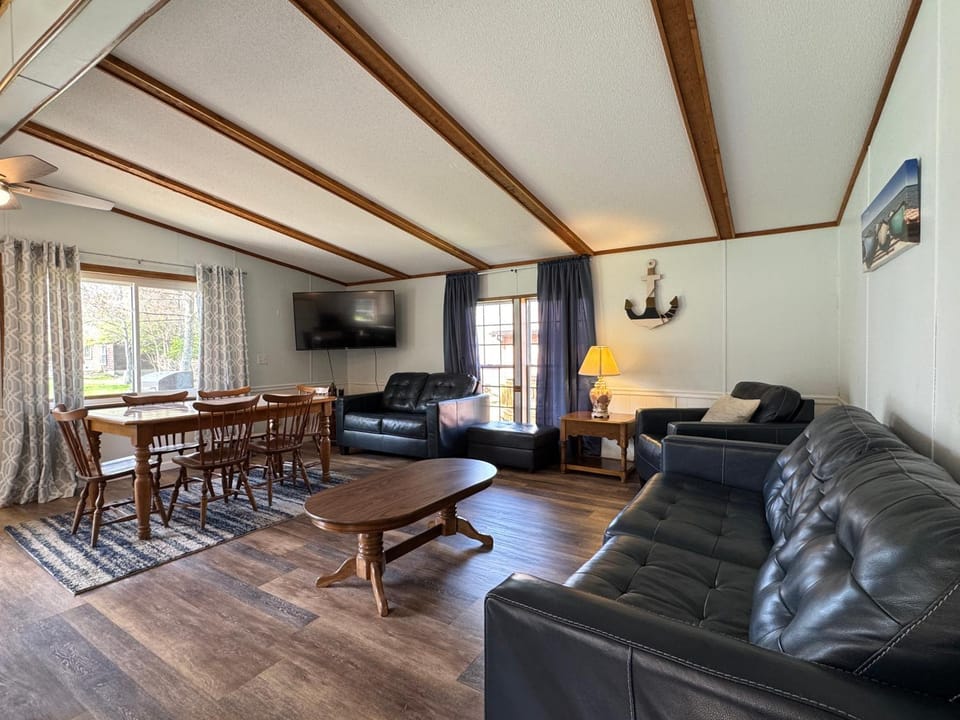 Put-in-Bay Island Club #63 House in South Bass Island