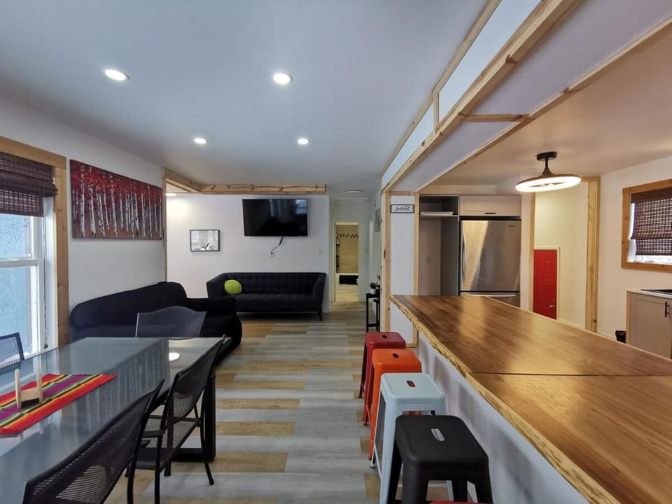 STEEP ROCK 5 Bdrooms Apartment in Manitoba