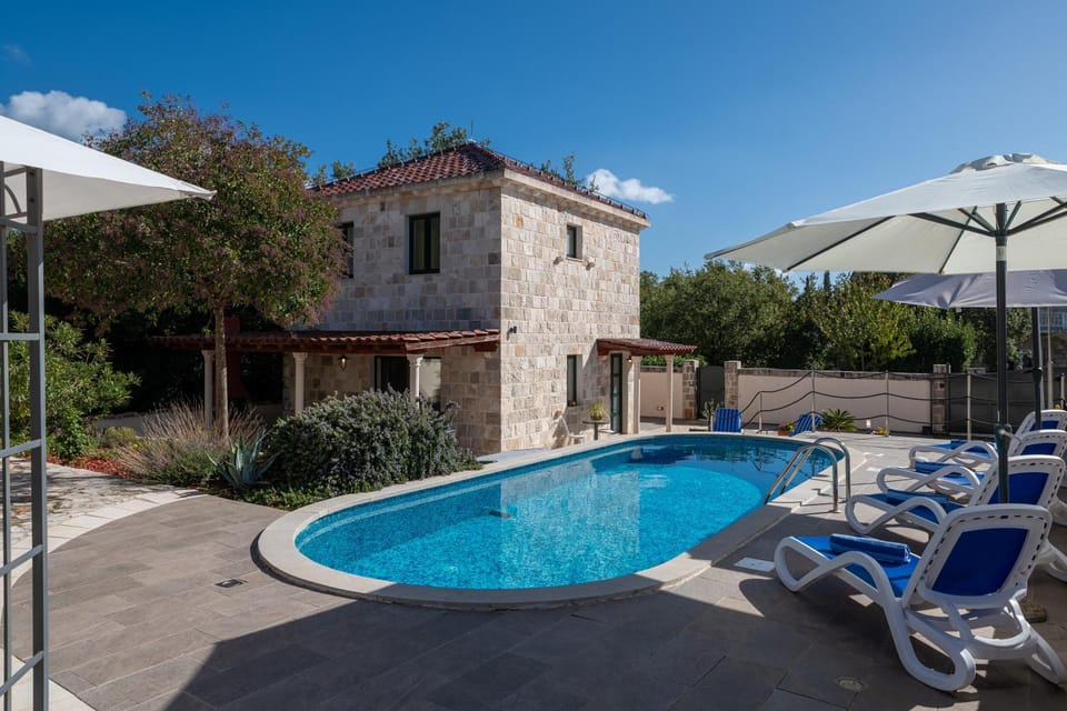 Property building, Natural landscape, Pool view, Swimming pool
