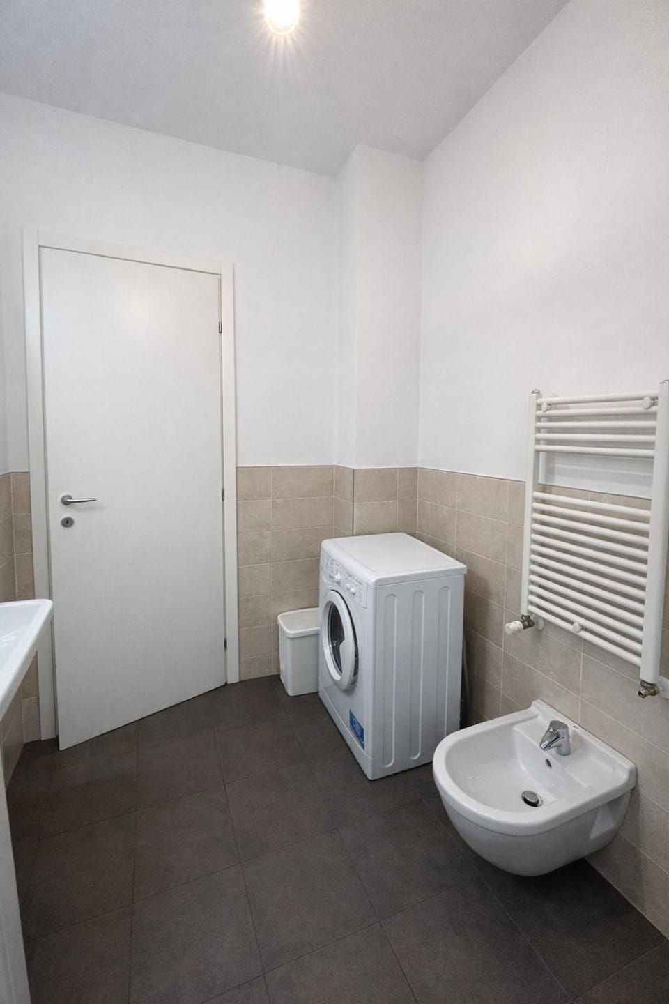 Toilet, Bathroom, towels, washing machine