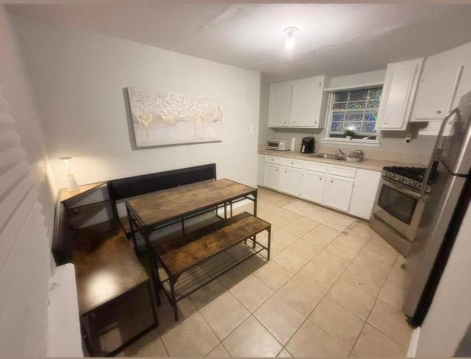 Cozy 2BR WiFi Free Parking Near IAH-DT- #PASS Apartment in Houston