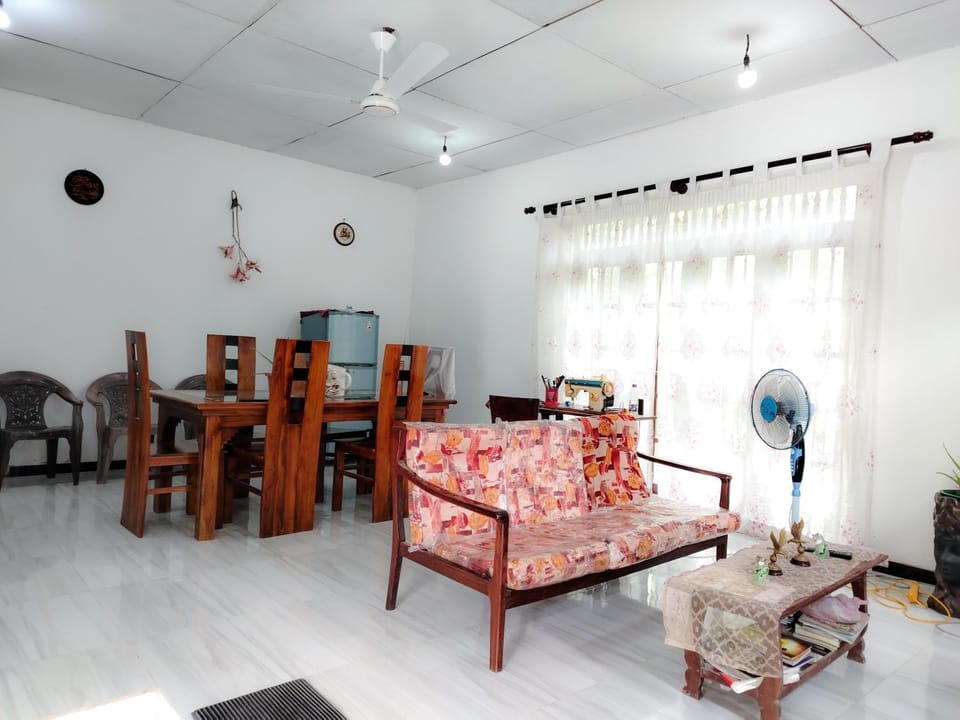 Seating area, Dining area