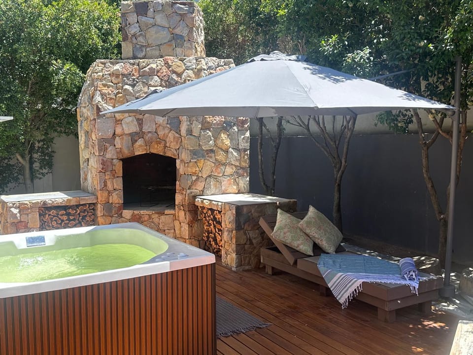 Chasing Jacuzzi Sunsets sea and mountain views Villa in Western Cape
