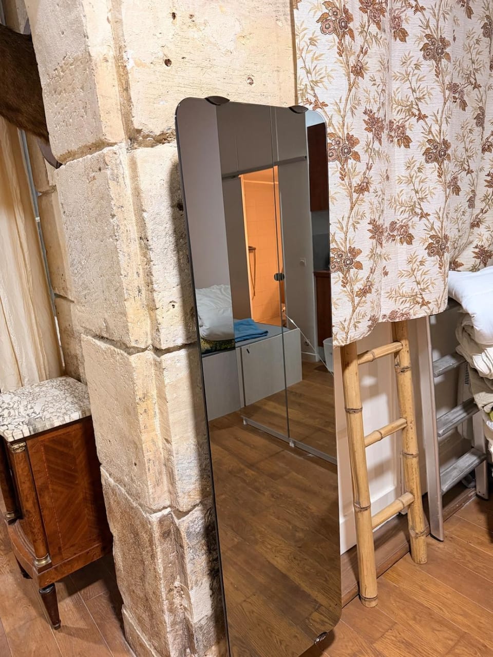 Charmant appartement en pierre proche de Notre dame de Paris Apartment in Paris