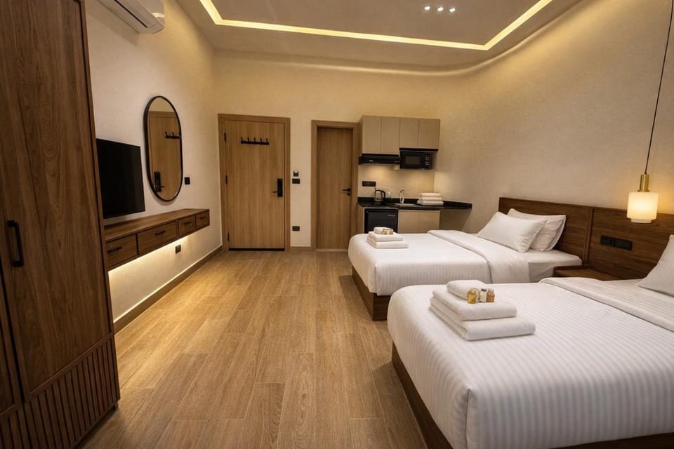 Bed, TV and multimedia, Photo of the whole room, Bedroom, towels, air conditioner