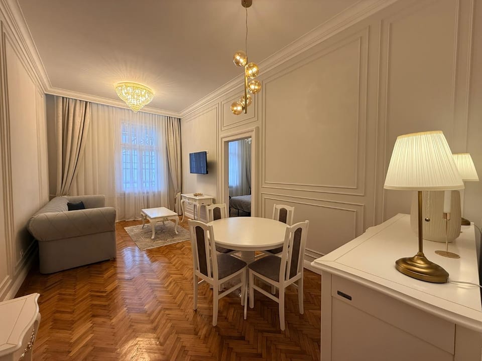 TV and multimedia, Living room, Dining area