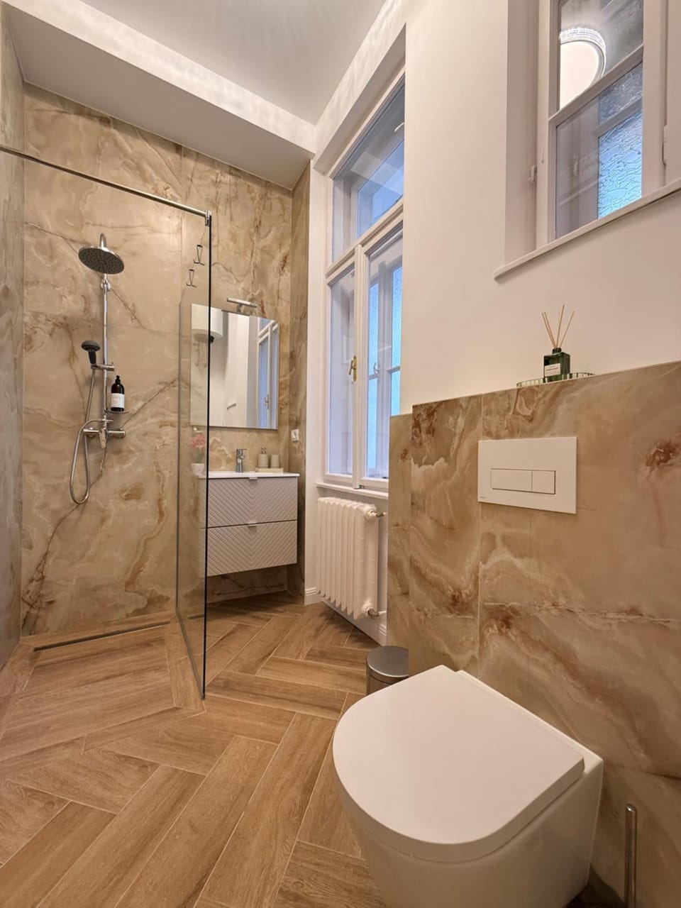 Shower, Toilet, Bathroom, towels