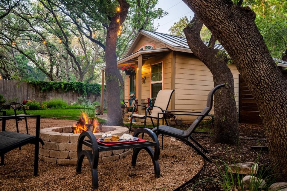 Butterfly Cottg / Min's to Med Ctr /FiestaTX /SAT Bed and Breakfast in San Antonio