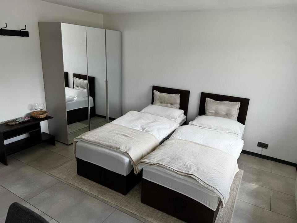 Bed, Photo of the whole room, wardrobe