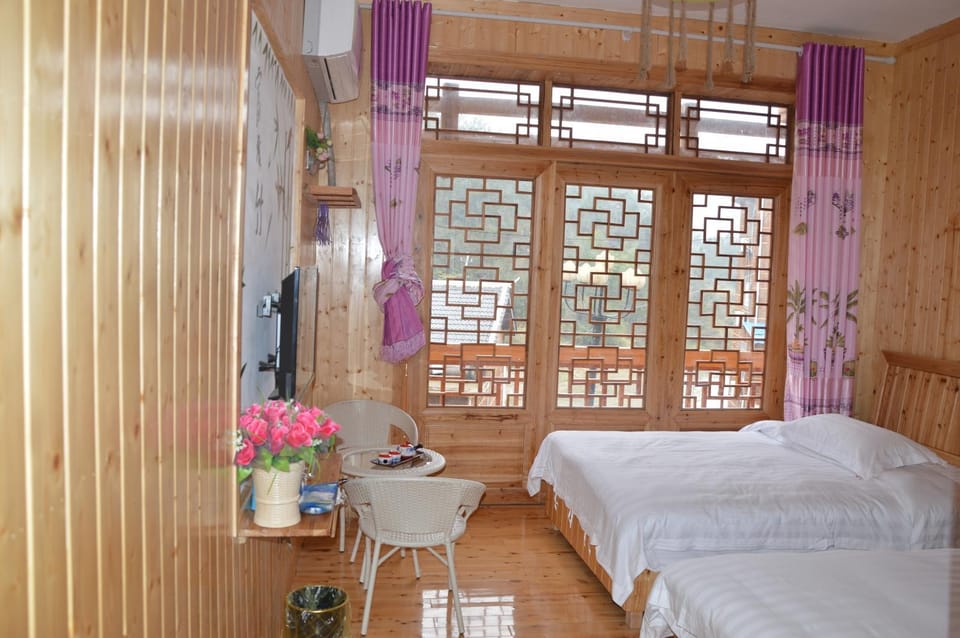 Photo of the whole room, Decorative detail