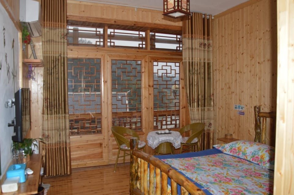 Photo of the whole room, Decorative detail