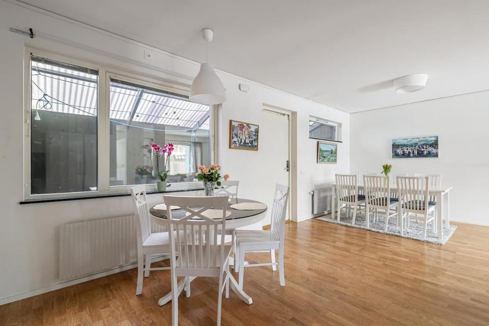 Cozy 3BR Townhouse near City - Free Parking House in Stockholm