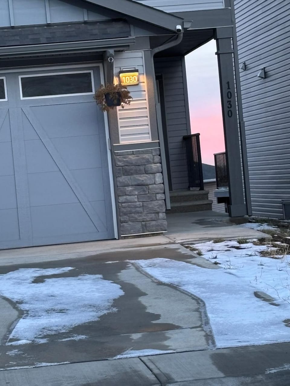 Luxury 3bedroom House with Kingsize Master bedroom House in Airdrie