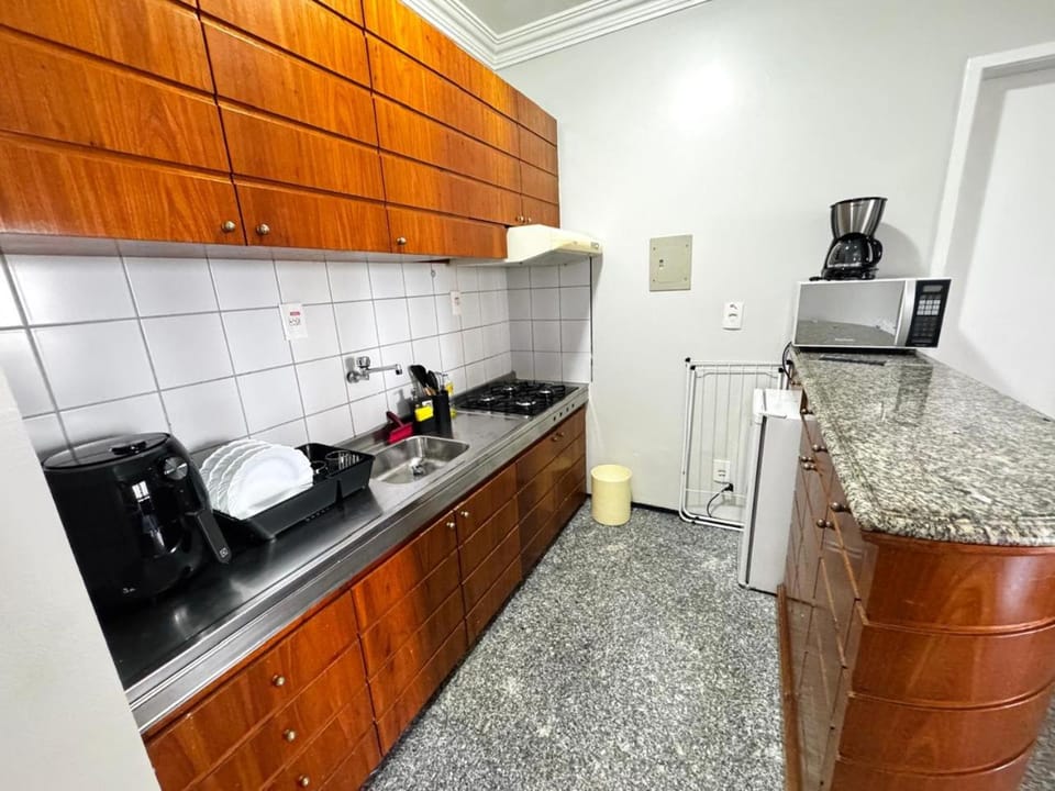 Coffee/tea facilities, Kitchen or kitchenette, stove