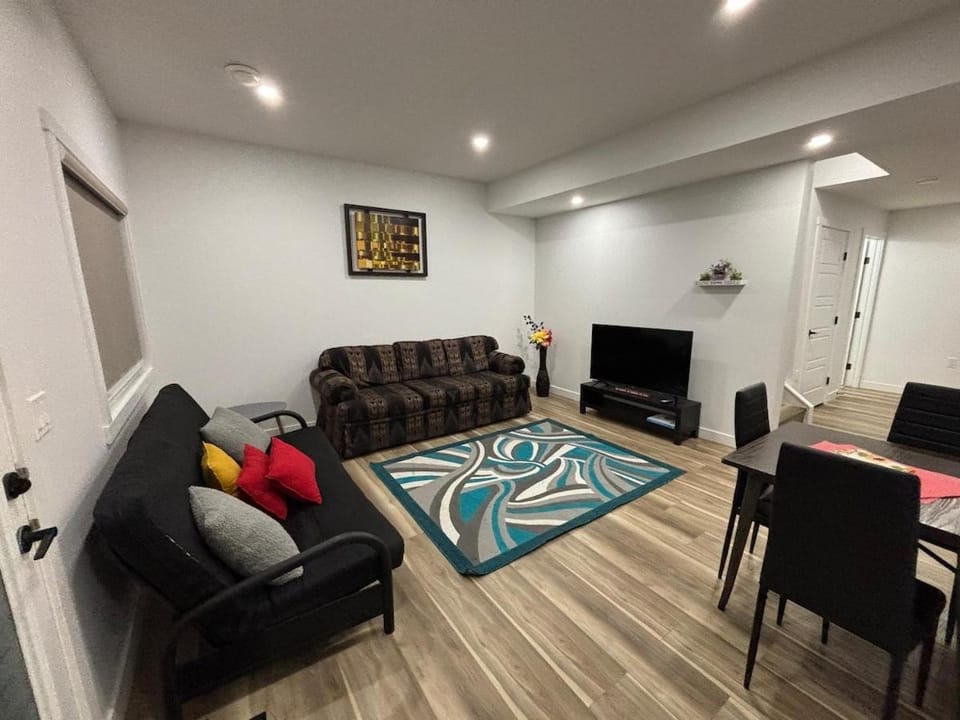 Fowler Road Cozy Lower Suite Apartment in Airdrie
