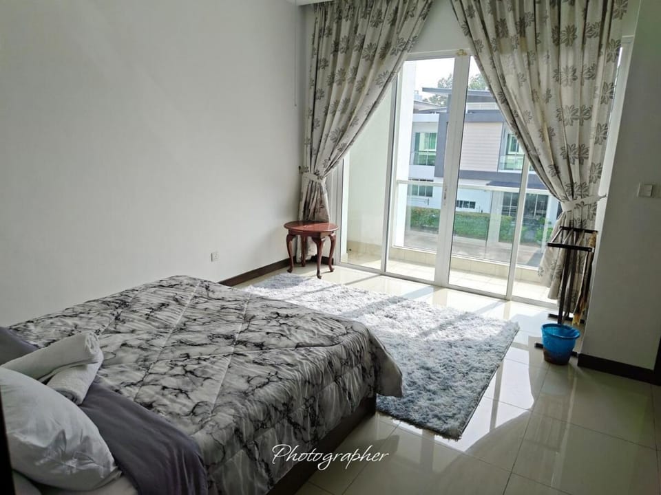 Spacious 5BR Semi-D Perdana East Lake Cyberjaya House in Putrajaya