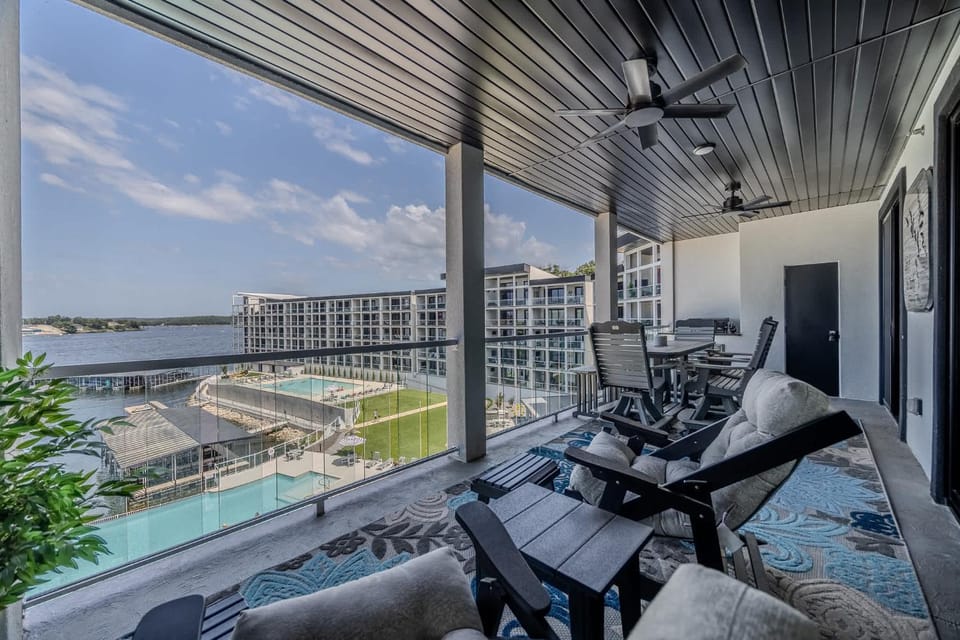 Family Tides Condo for 8 House in Osage Beach