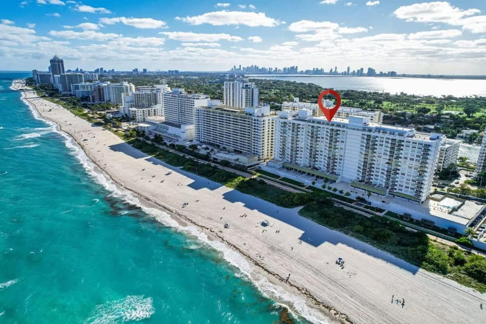 Huge Balcony Oceanfront 2 Bedrooms with Free Parking House in Miami Beach