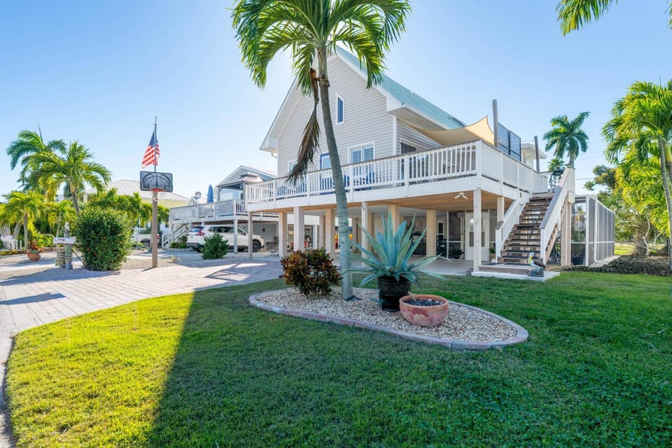 Into The Mystic by Sun Palace Vacations House in Estero Island