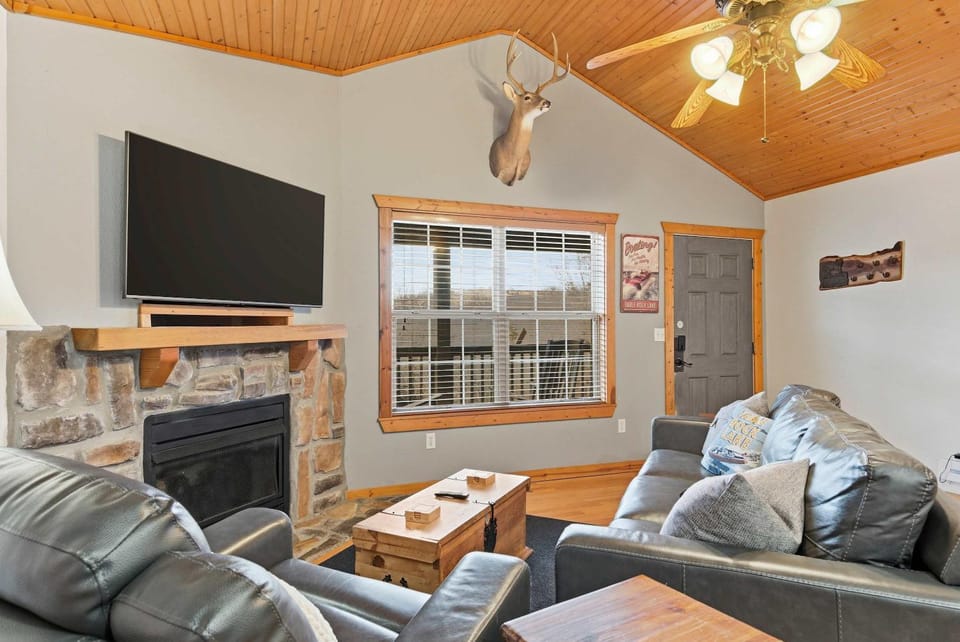 Blue Sky Lodge For 4 House in Table Rock Lake