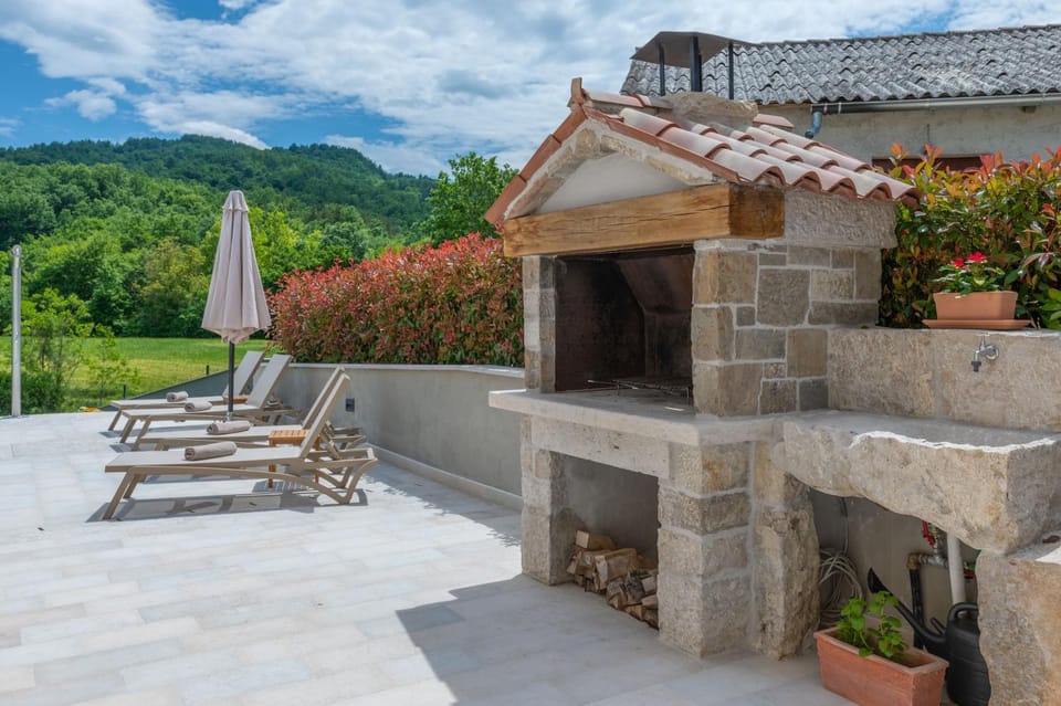 BBQ facilities, fireplace