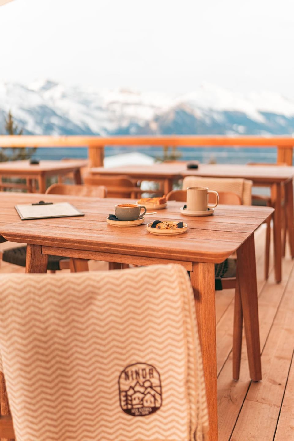 Restaurant/places to eat, Balcony/Terrace